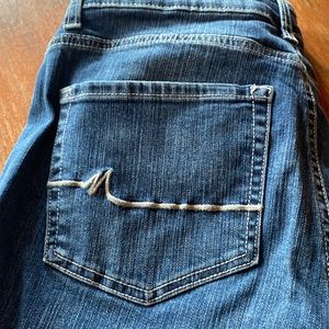 Maurice’s size 8 mid rise jeans. Like new condition. Will entertain all offers